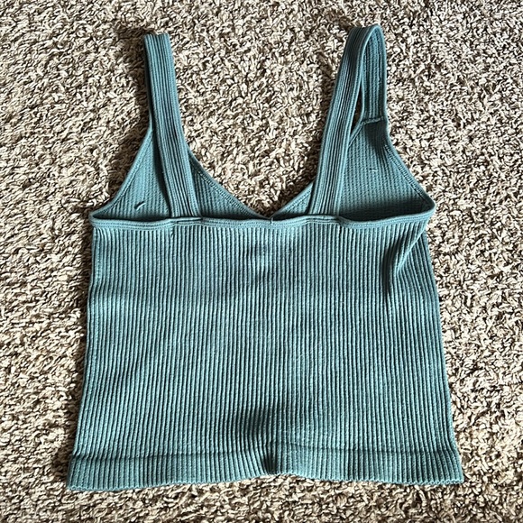 Cute teal cropped tank - Picture 2 of 3